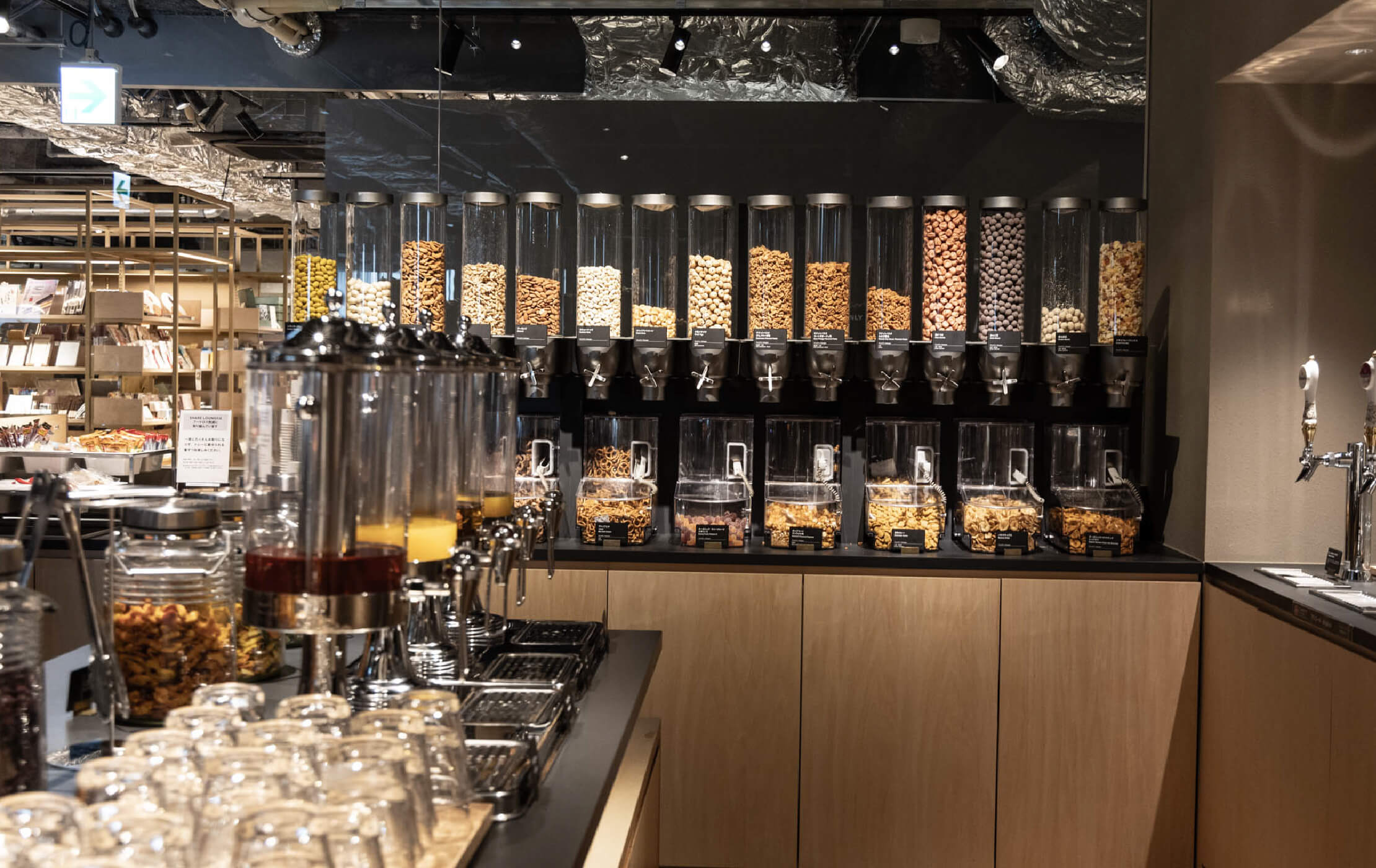 京都 蔦屋書店　SHARE LOUNGE