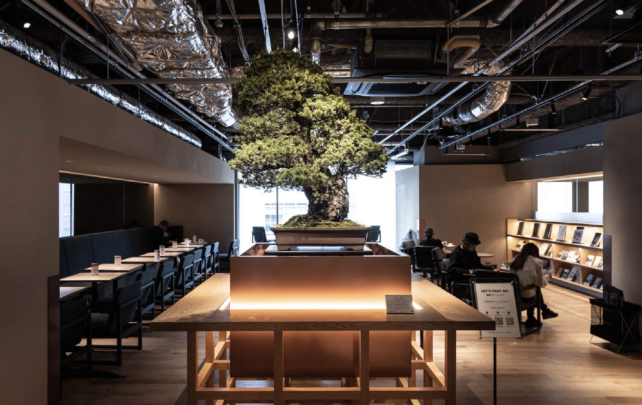 京都 蔦屋書店　SHARE LOUNGE