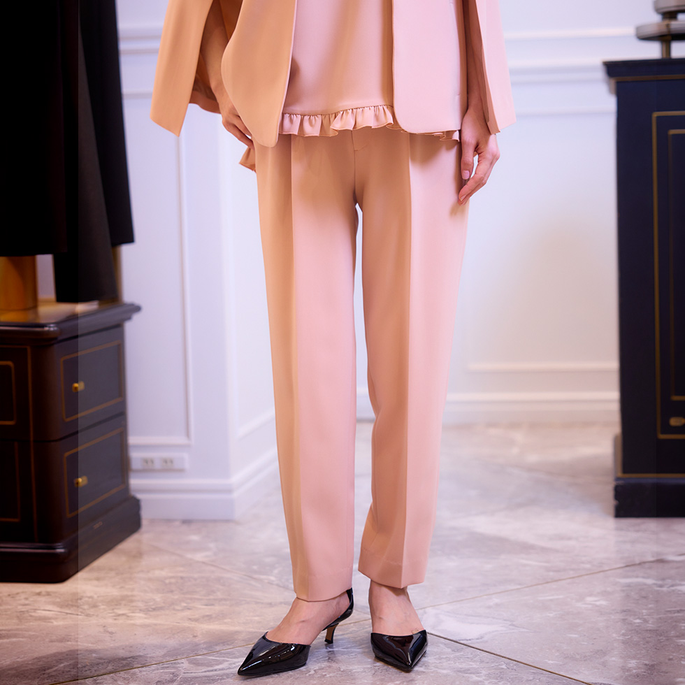 テーパードパンツ