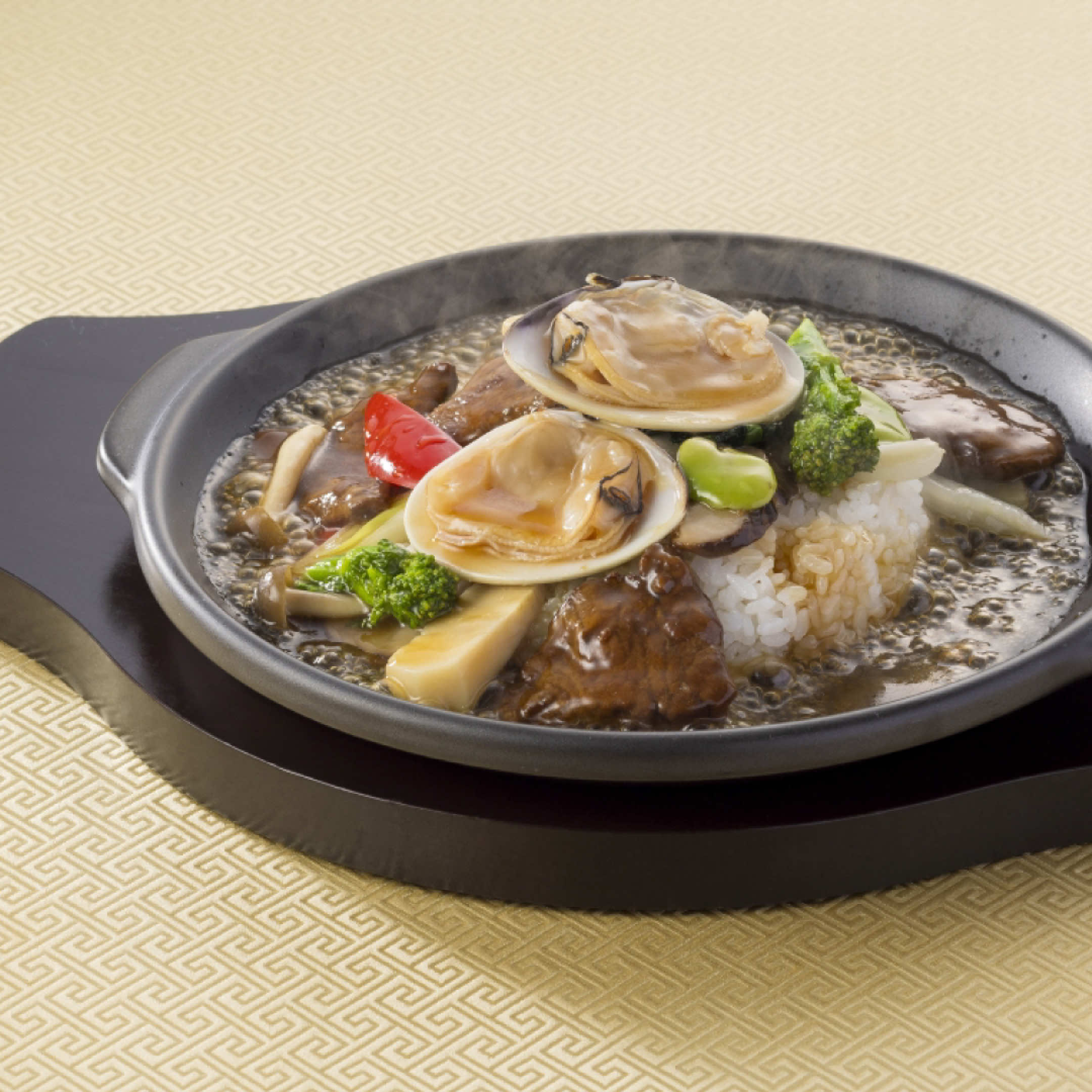 地蛤と牛フィレ肉のあんかけご飯、銅板仕立て