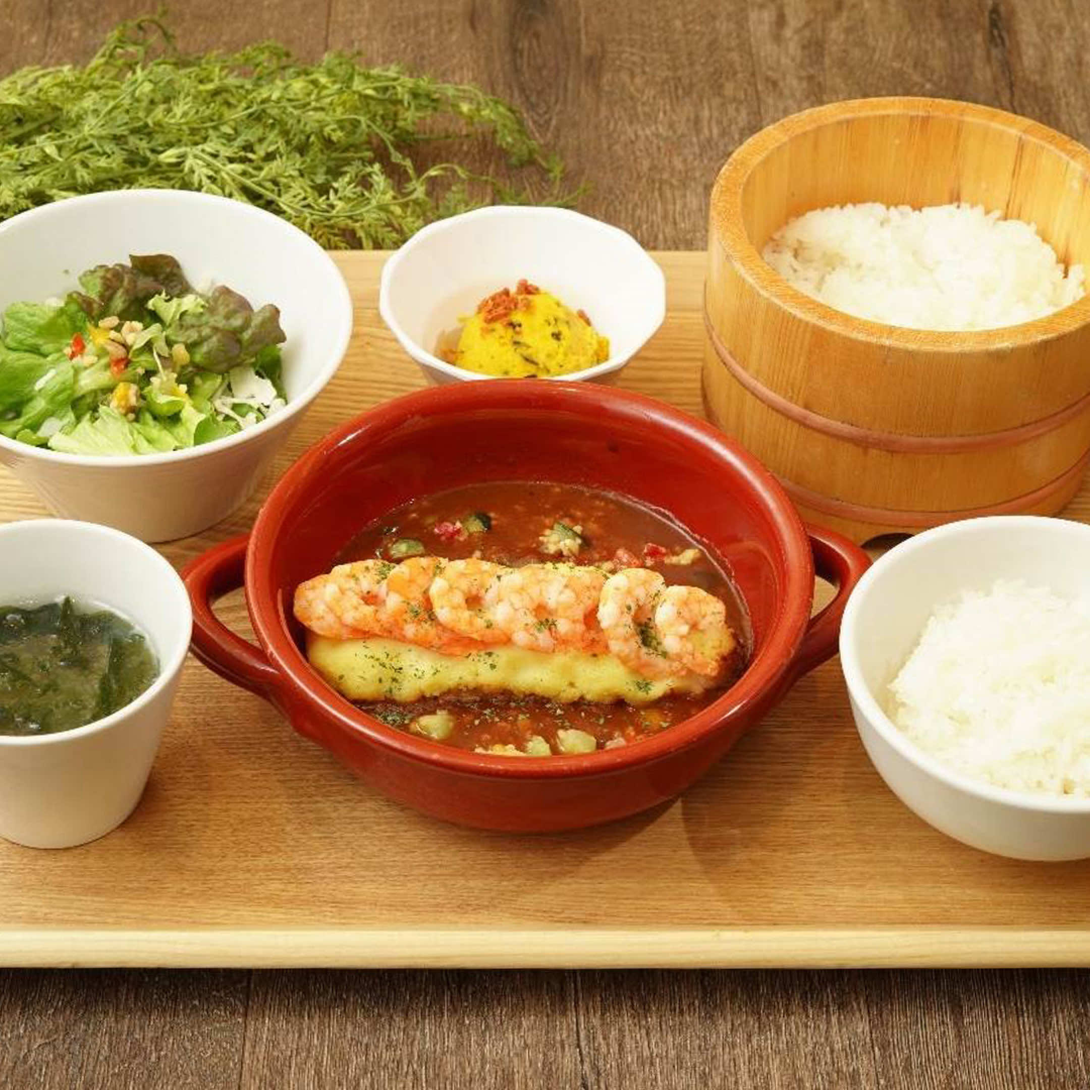 舌平目のマッシュポテト包みと小海老のロースト～野菜のデミグラスソース～