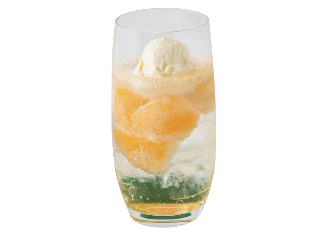 人形町今半 いばらきメロンの赤いクリームソーダ画像