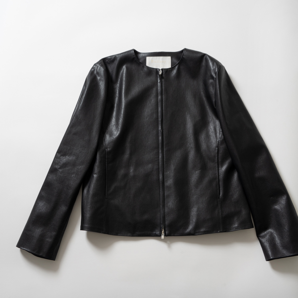 トゥモローランド ジャケット画像