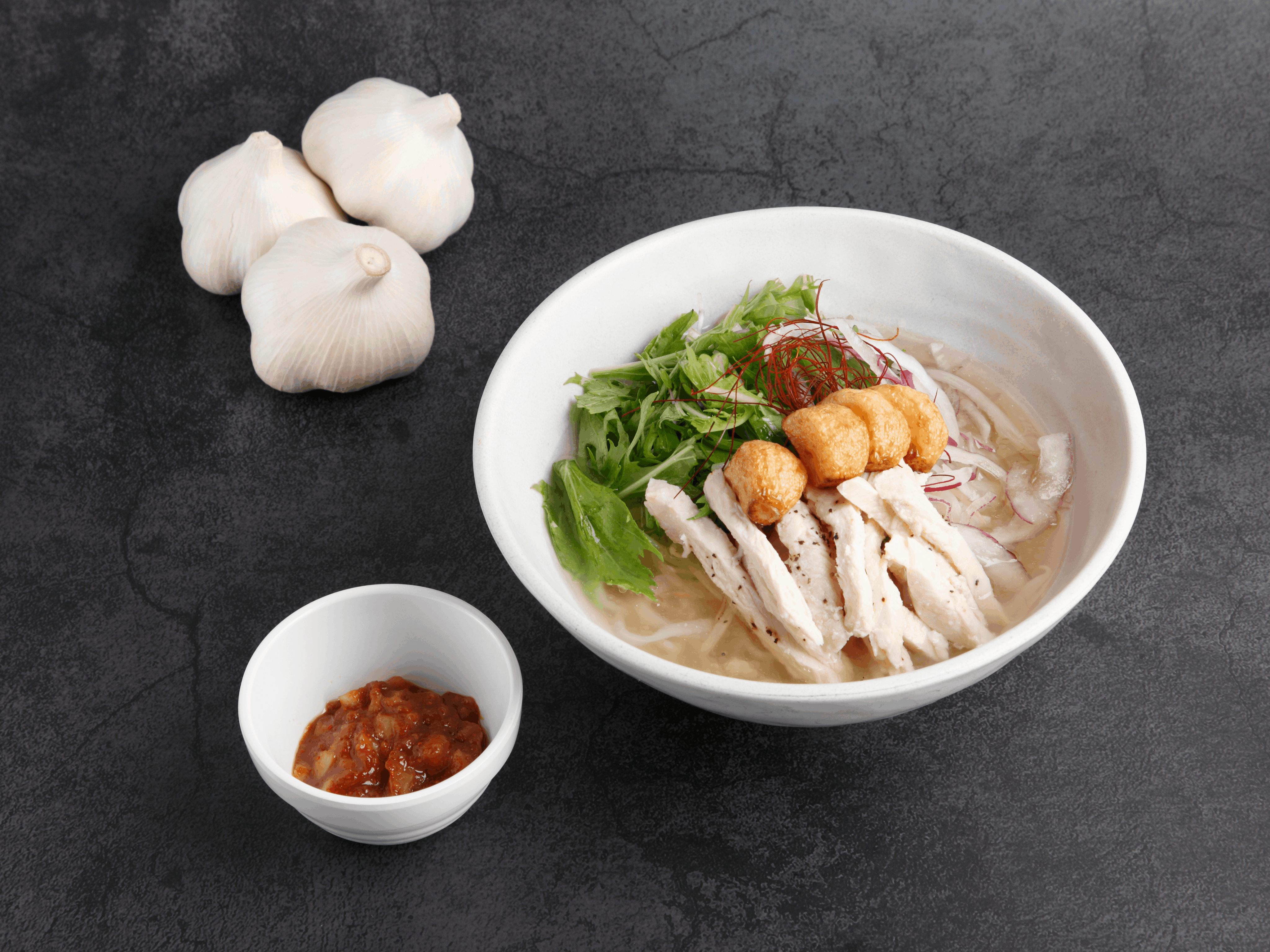 素揚げ青森にんにくと鶏のフォー にんにく味噌漬付き