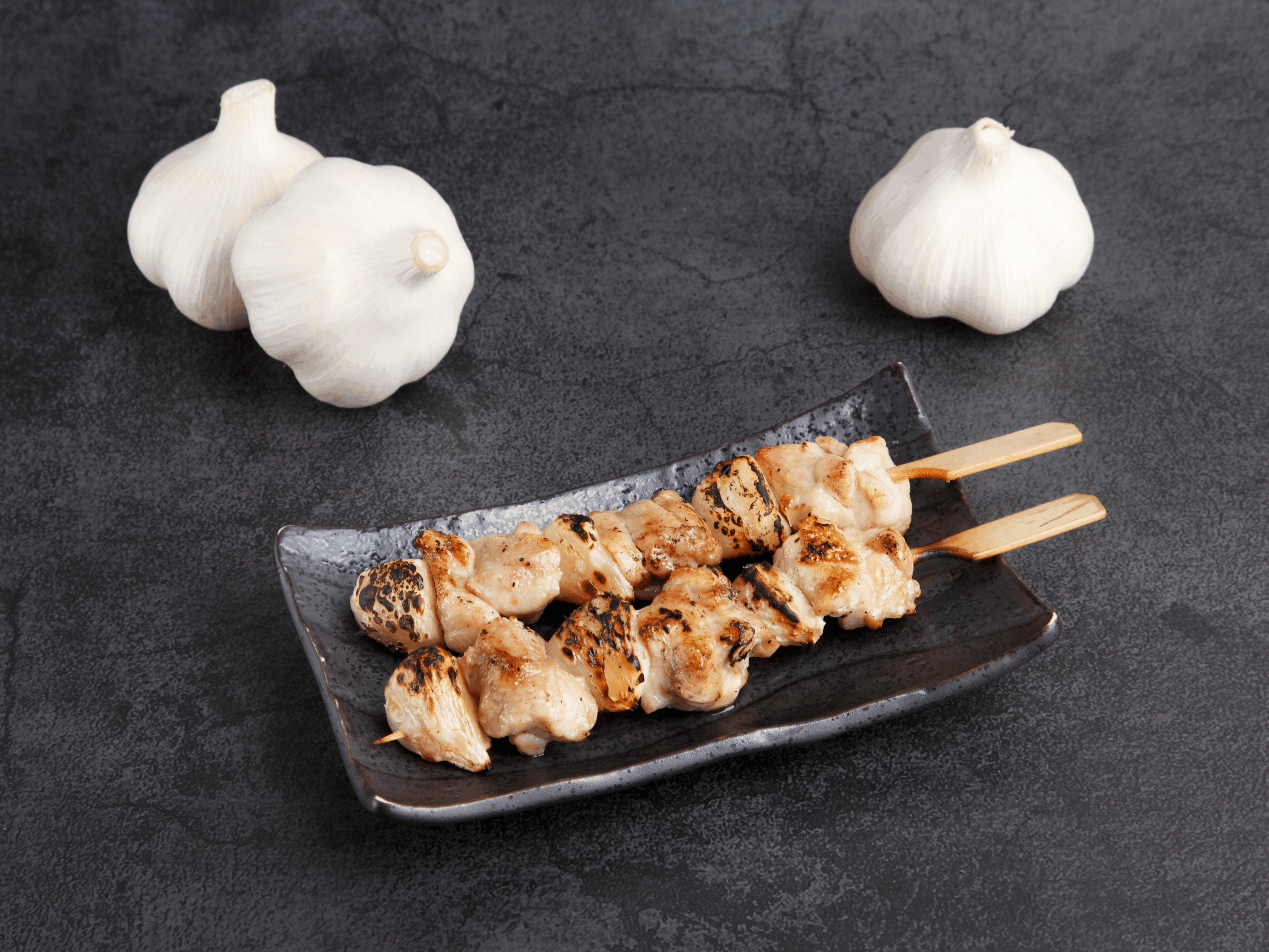 青森のにんにくと大山どりの串焼き