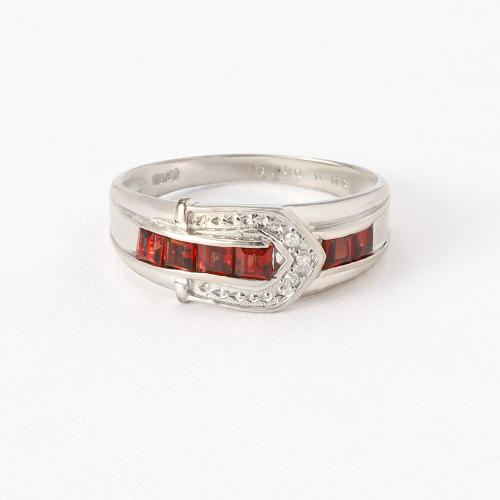 ガーネットベルトデザインリング