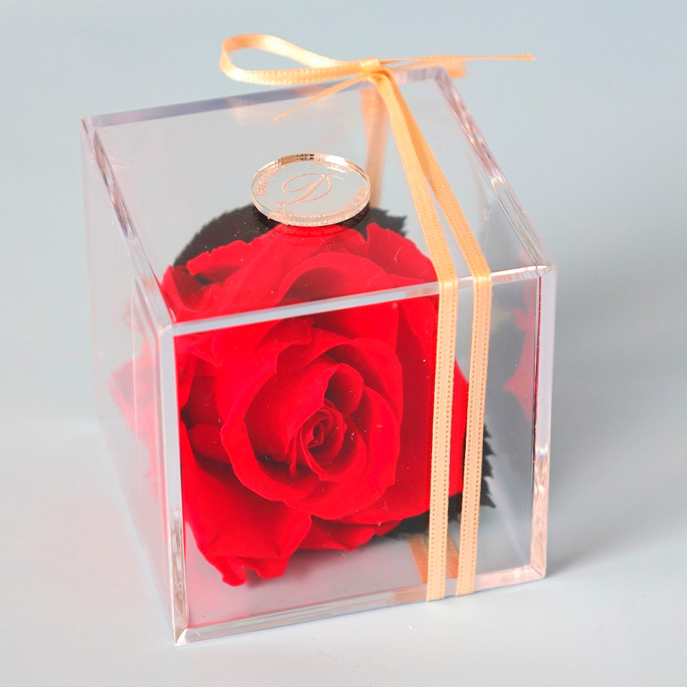 【母の日】＜デコラシオン・ド・フルール＞ルージュ・キューブ（Preserved Rose）