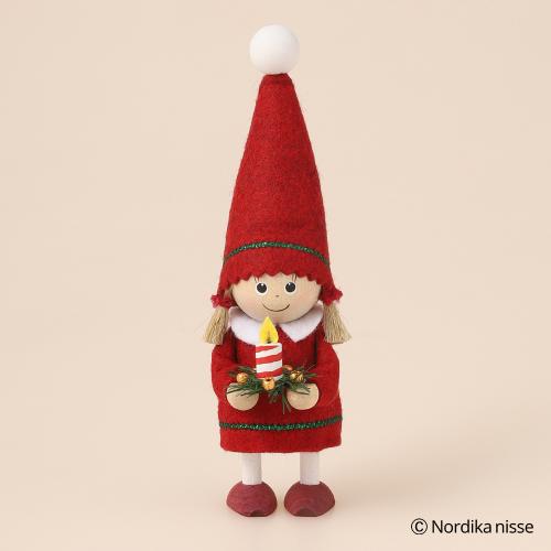 クリスマスキャンドルを持つ女の子