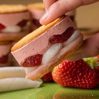 羽二重イチゴバターチーズサンド