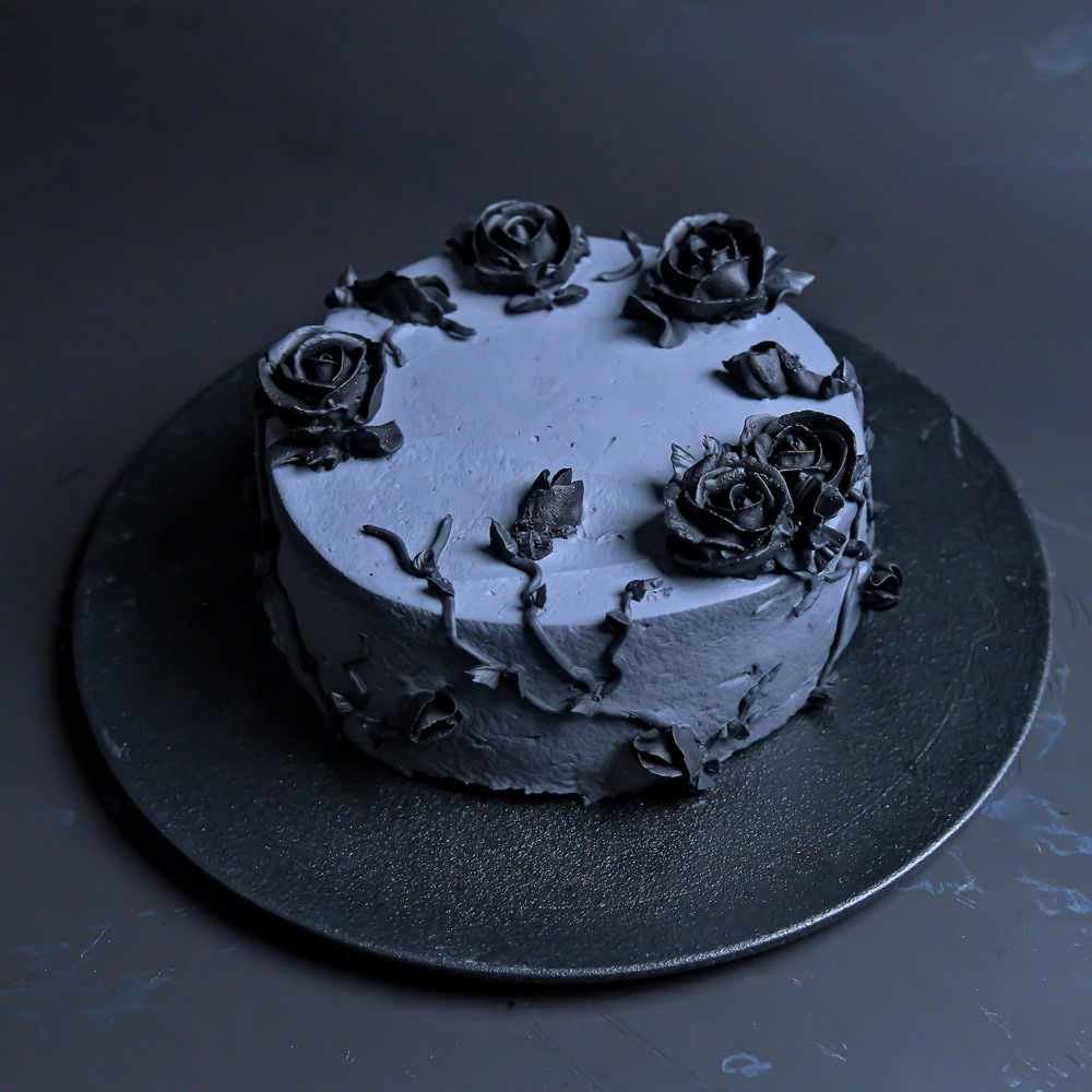 黒薔薇と黒荊のショートケーキ「BLVCK ROSE THORN CAKE」 ローズ香る漆黒の一台
