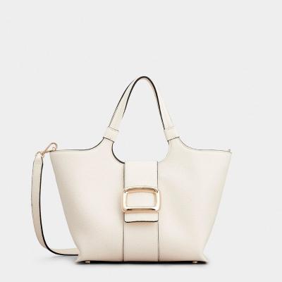 【国内発送】Roger Vivier  ベル ヴィヴィエ レザー バッグ Roger Vivier（ロジェ ヴィヴィエ） | バッグ | ラグジュアリー