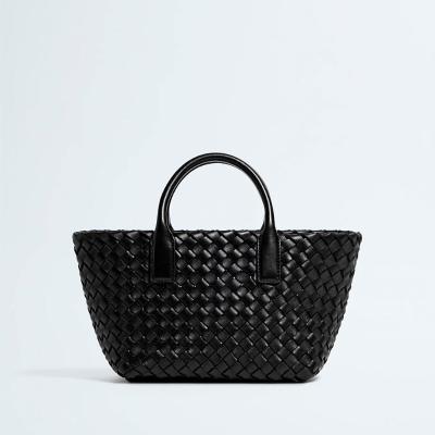 BOTTEGA VENETA（ボッテガ・ヴェネタ） | バッグ | ラグジュアリー