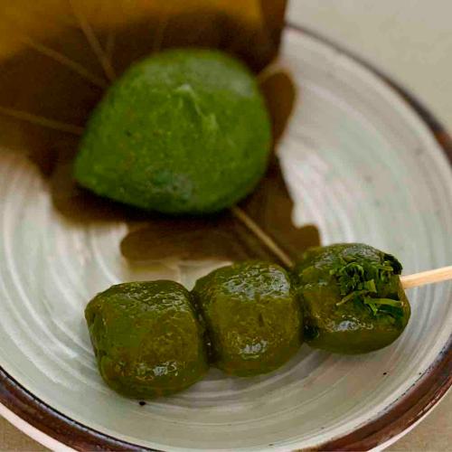 【店頭受取／玉川店】＜まるに抱き柏＞茶団子 3本入【5月9日（土）午後4時以降】