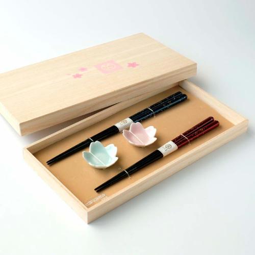 桜花 夫婦箸・箸置セット(桐箱入)〈各2〉 波佐見焼