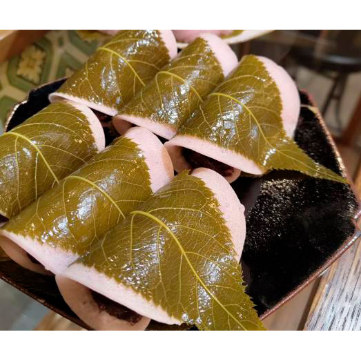 【店頭受取/日本橋店】＜まるに抱き柏＞桜餅（関東風）3個入【3月27日（金）午後4時30分～午後7時】