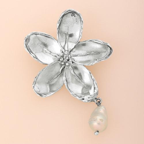 <Atelier Anna Trabert>　Blossom Broach with Pearl