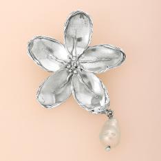<Atelier Anna Trabert>　Blossom Broach with Pearl
