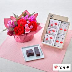 【母の日】生花　アレンジ「花てまり」＆＜とらや＞母の日パッケージ小形羊羹・水羊羹詰合せ1号