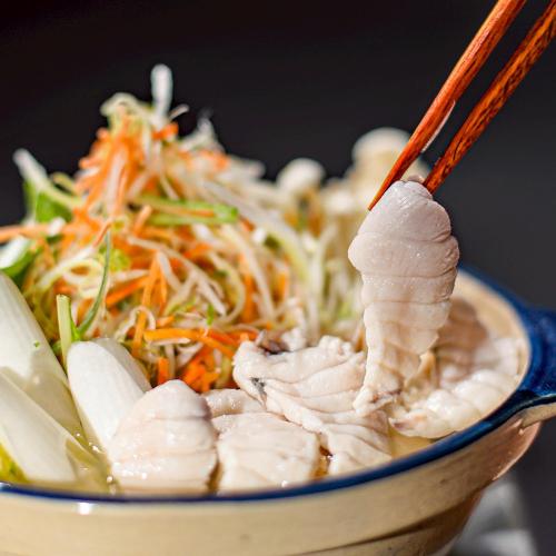 出汁が旨い鮟鱇（あんこう）しゃぶしゃぶ