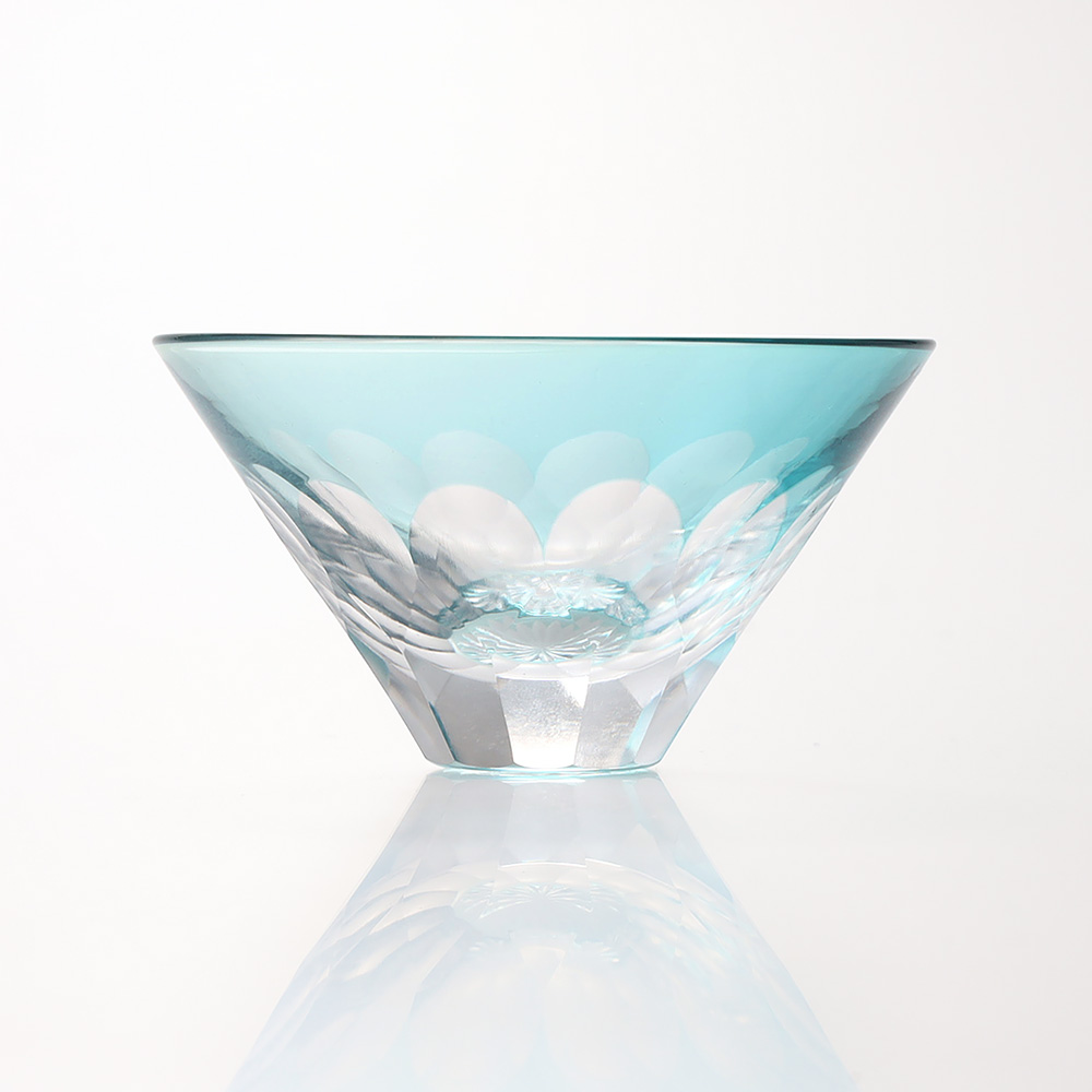 〈江戸硝子 粋彩切子〉 ぐい呑み逆さ富士W 透翠