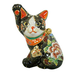 九谷焼 5.5号横座り招き猫　黒盛　花と蝶