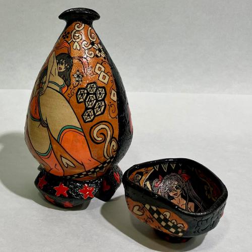 ＜深見 文紀　FUKAMI Fuminori＞黒漫画織部割高台徳利、黒漫画織部ぐい呑　2点セット（各共箱有）