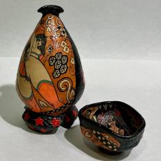 ＜深見 文紀　FUKAMI Fuminori＞黒漫画織部割高台徳利、黒漫画織部ぐい呑　2点セット（各共箱有）