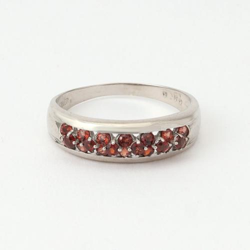 計0．5ctガーネットリング