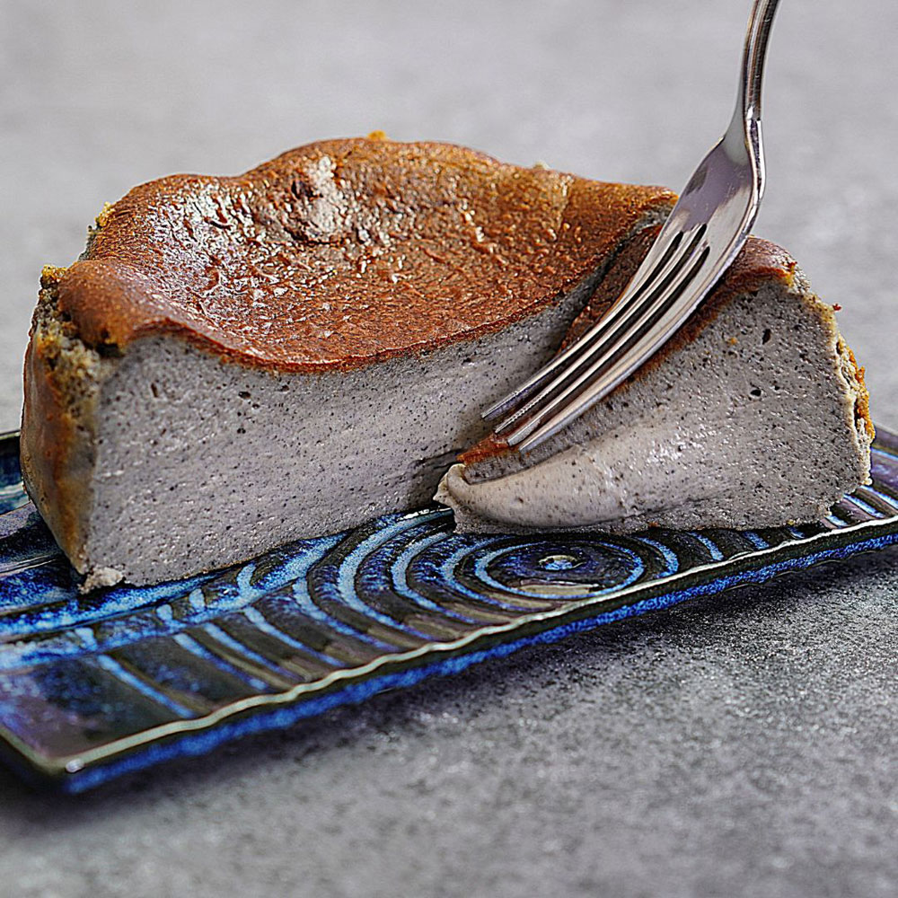 【敬老の日】黒胡麻バスク風チーズケーキ