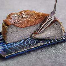 【敬老の日】黒胡麻バスク風チーズケーキ