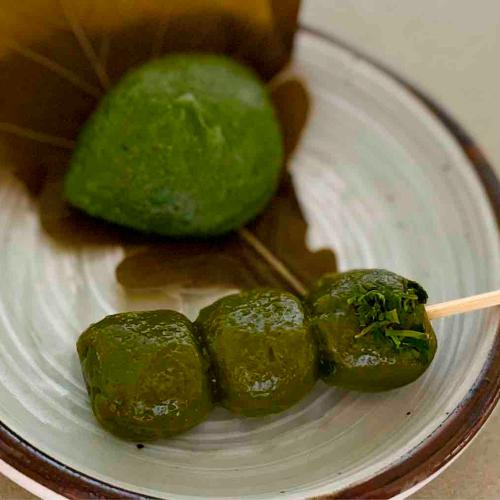 【店頭受取／横浜店】＜まるに抱き柏＞茶団子 3本入【5月15日（金）午後4時30分以降】