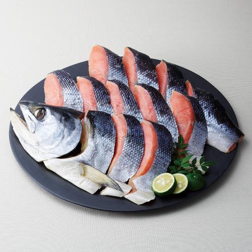 〈新潟 万越屋〉越後村上塩引鮭半身姿