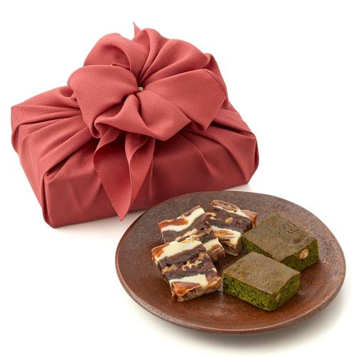 「一(はじめ)」干柿と胡桃と無花果のミルフィーユとお濃茶ブラウニー 風呂敷包