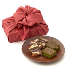 「一(はじめ)」干柿と胡桃と無花果のミルフィーユとお濃茶ブラウニー 風呂敷包