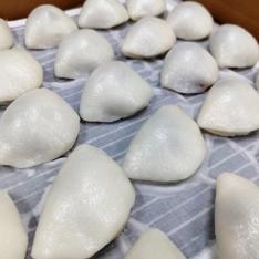 【店頭受取／新宿店】＜まるに抱き柏＞柏餅3種入【4月25日（土）午後4時30分以降】