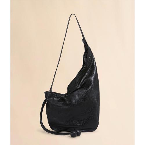 TRUNKAROO SOFT HOBO スモールショルダーバッグ