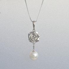 ジャパンクチュール　あこや真珠ペンダント