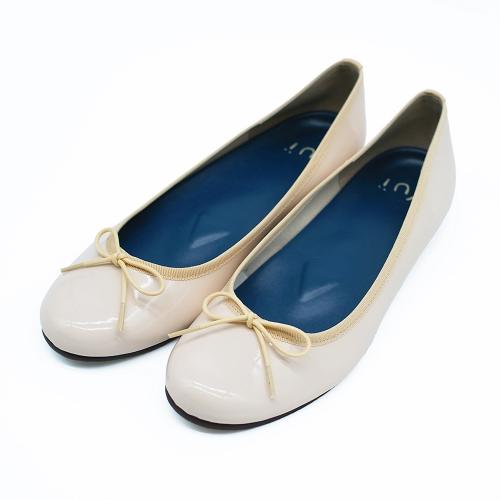 足のアーチをサポートするシューズ　アイボリー　22.5cm→26.0cm