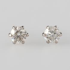 Ptダイヤモンドピアス　計0.3ct