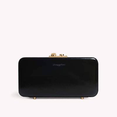Gianvito Rossi ジャンヴィト ロッシ　バッグ ジャンヴィト ロッシの新作バッグ「ヴァリ」シューズを持ち運ぶ