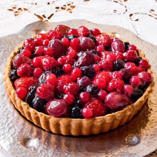 甘酸っぱいフルーツとサワークリームのタルト（17cm：冷凍タイプ）
