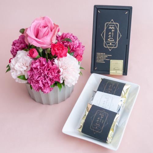 【母の日】生花アレンジメント　ボニータ＆宇治茶「祇園辻利」がとーぶぶ　抹茶フィナンシェ、ほうじ茶フィナンシェセット