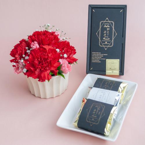【母の日】生花アレンジメント カーネーション アレグレア(レッド)&宇治茶「祇園辻利」がとーぶぶ 抹茶フィナンシェ、ほうじ茶フィナンシェセット