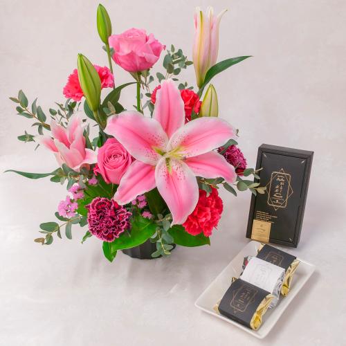 【母の日】生花アレンジメント　山科（やましな）＆宇治茶「祇園辻利」がとーぶぶ　抹茶フィナンシェ、ほうじ茶フィナンシェセット