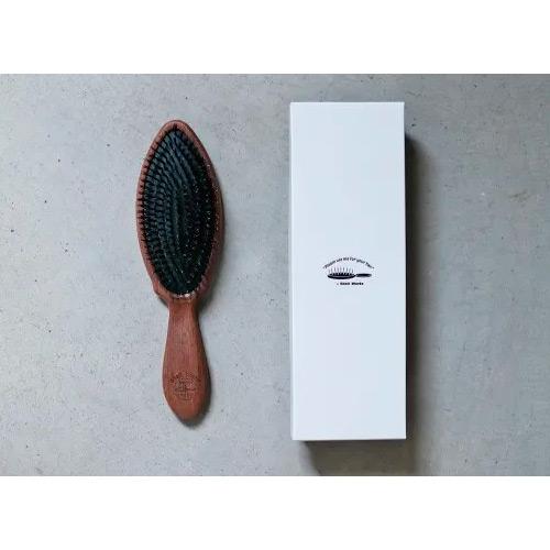 ウォールナットのクッションブラシ 髪の毛用