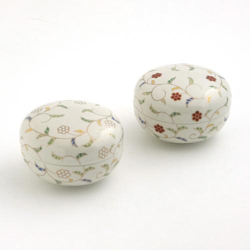 色唐草 蓋物〈対〉