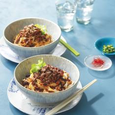 〈はしづめ製麺〉粗挽き肉みその汁なし担々麺