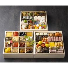 謹製 おせち白木三段重　宝寿（Y532）＜関東地域お届け＞345326