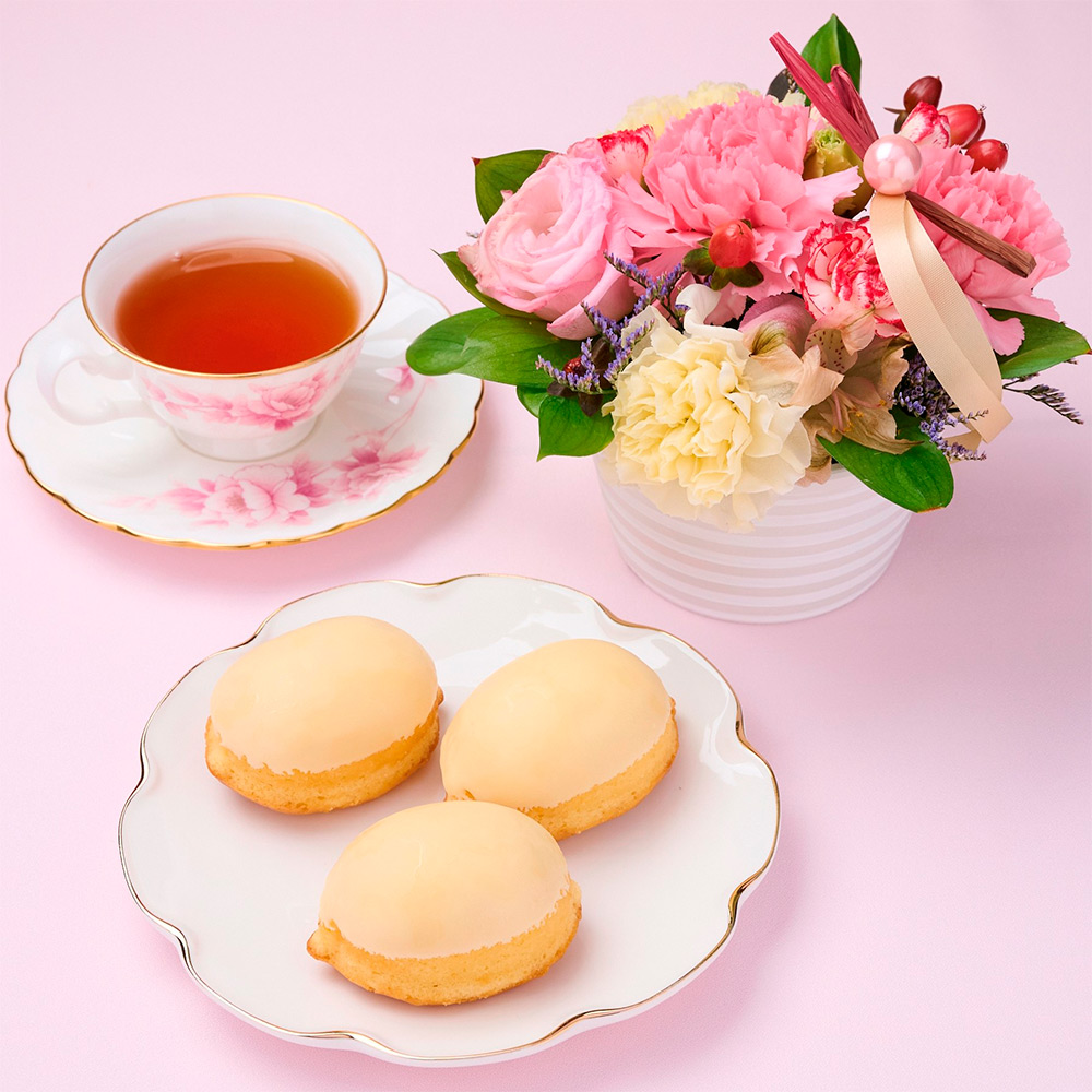 【母の日】生花アレンジメントと大人のレモンケーキ