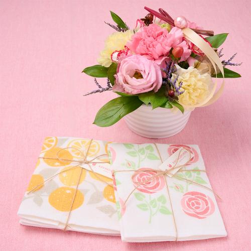 【母の日】生花アレンジメントとデザインふきん